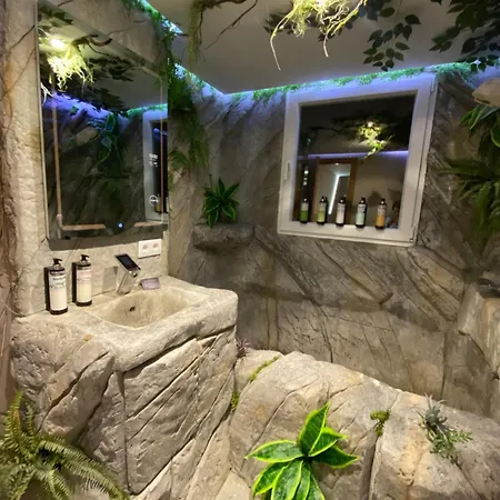 بيت شباب Futurotel Space Garden *