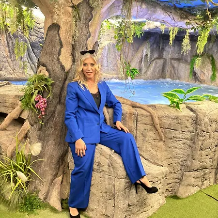 بيت شباب Futurotel Space Garden *