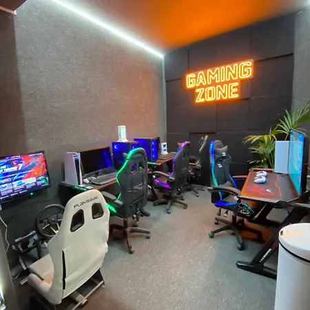 Futurotel Space Garden بيت شباب غرناطة